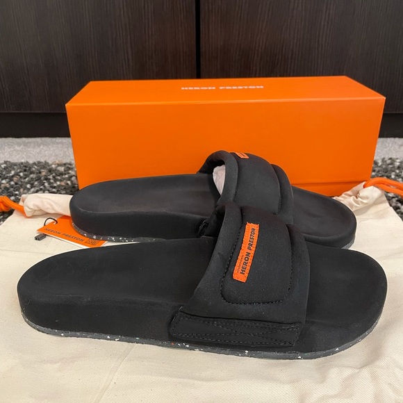 Heron Preston Fabric Logo Slides- EU 43/ True US 10. Retail $300 - Picture 2 of 10